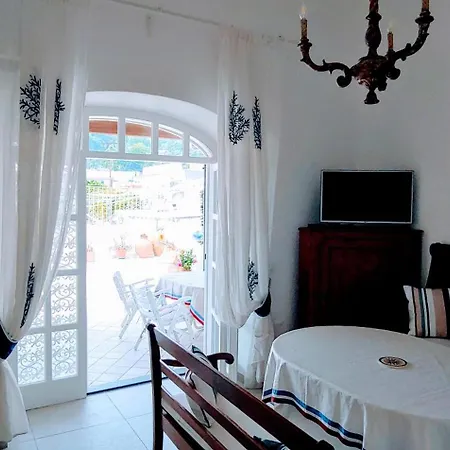 Gigi Centralissimo Ischia * 拉科阿梅诺